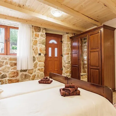 Holiday home Stone Valcer