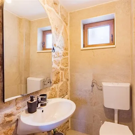 Stone Valcer Feriehus
